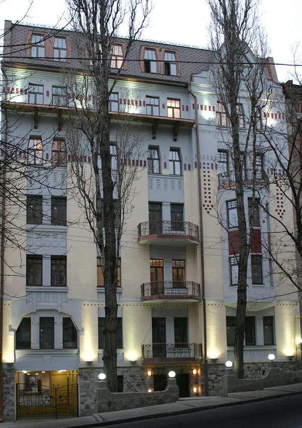 Квартира с садом в тихом центре Киева (57 кв. м.)