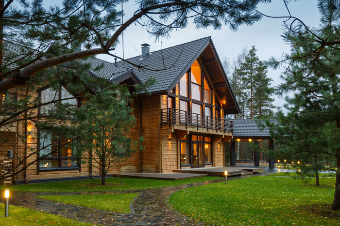 Величавый древесный дом в Ленинградской области